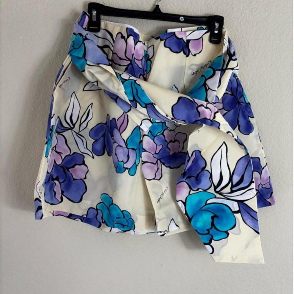 Large "Harlem's Fashion Row x The Drop" shorts, new with tags and in its origina